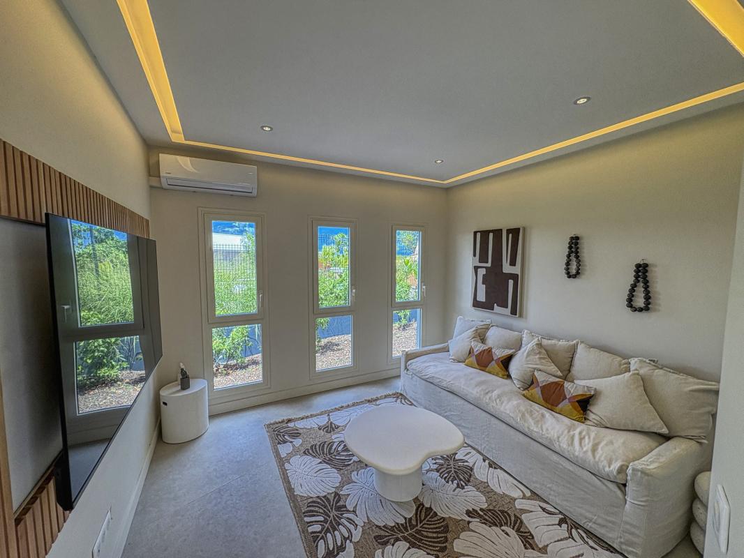 19.Location villa piscine vue mer Saint François Guadeloupe_Salon TV